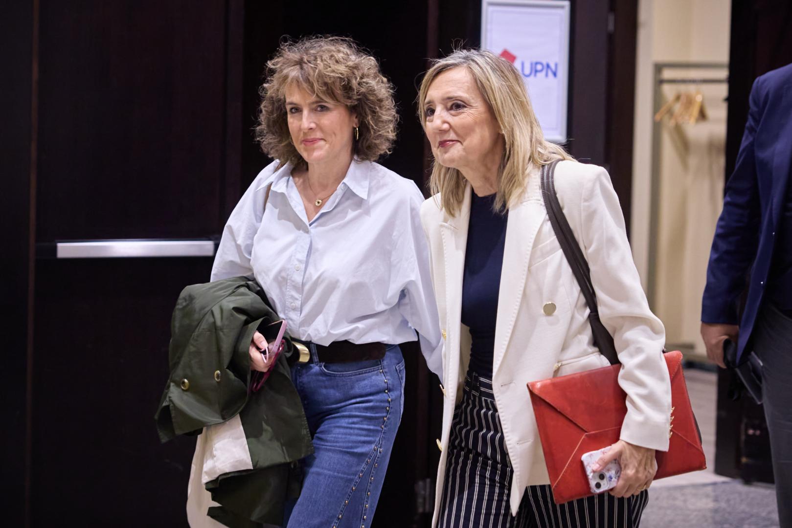 La secretaria general de UPN y su presidenta, Cristina Sota y Cristina Ibarrola, entrando en la reunión del Consejo Político que se ha reunido esta tarde en el hotel NH Pamplona Iruña Park