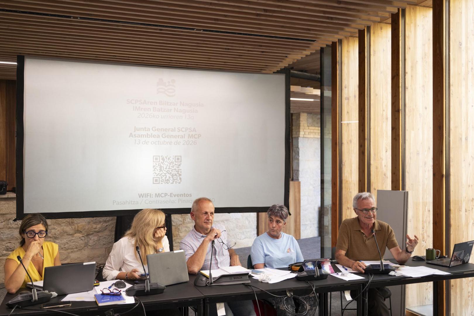 Mesa presidencial de la asamblea celebrada este martes