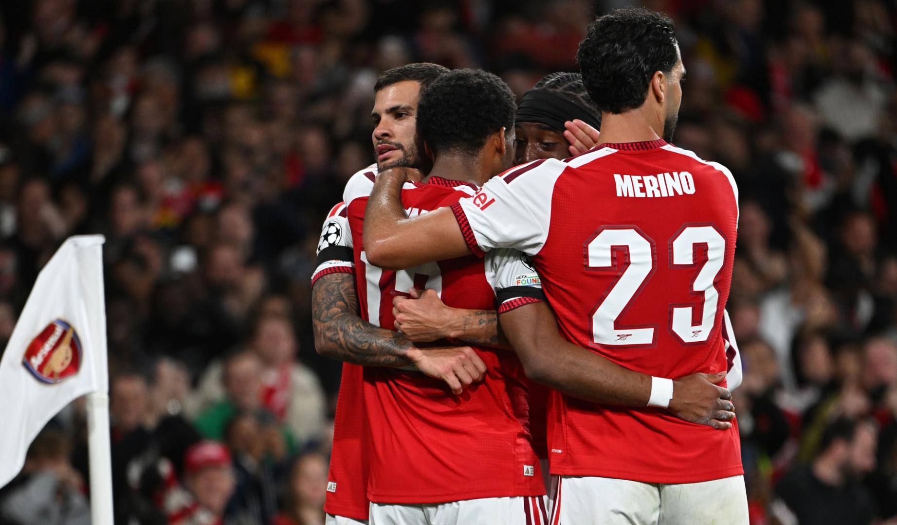Mikel Merino celebra uno de los goles del Arsenal contra el Lille