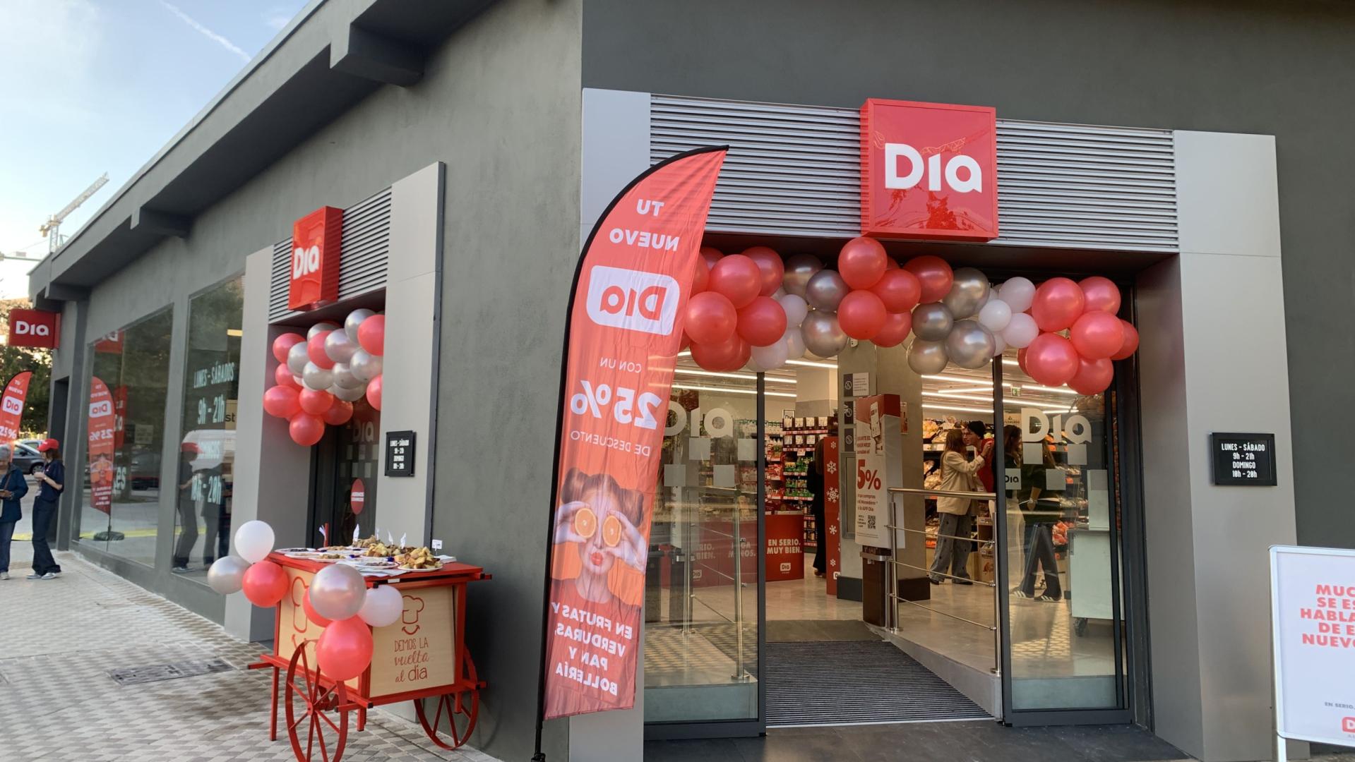 El nuevo supermercado DIA, en la calle Valle de Aranguren de Pamplona, junto al Sadar