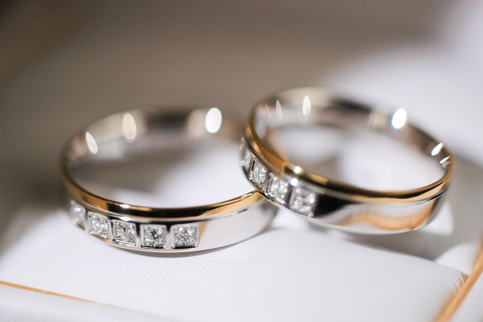 Alianzas con diamantes de BIJOYA