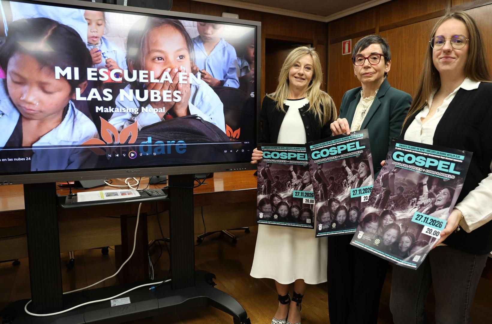 Desde la dcha., Cristina Pérez, Loreto San Martín y Maite Basterra presentaron la campaña