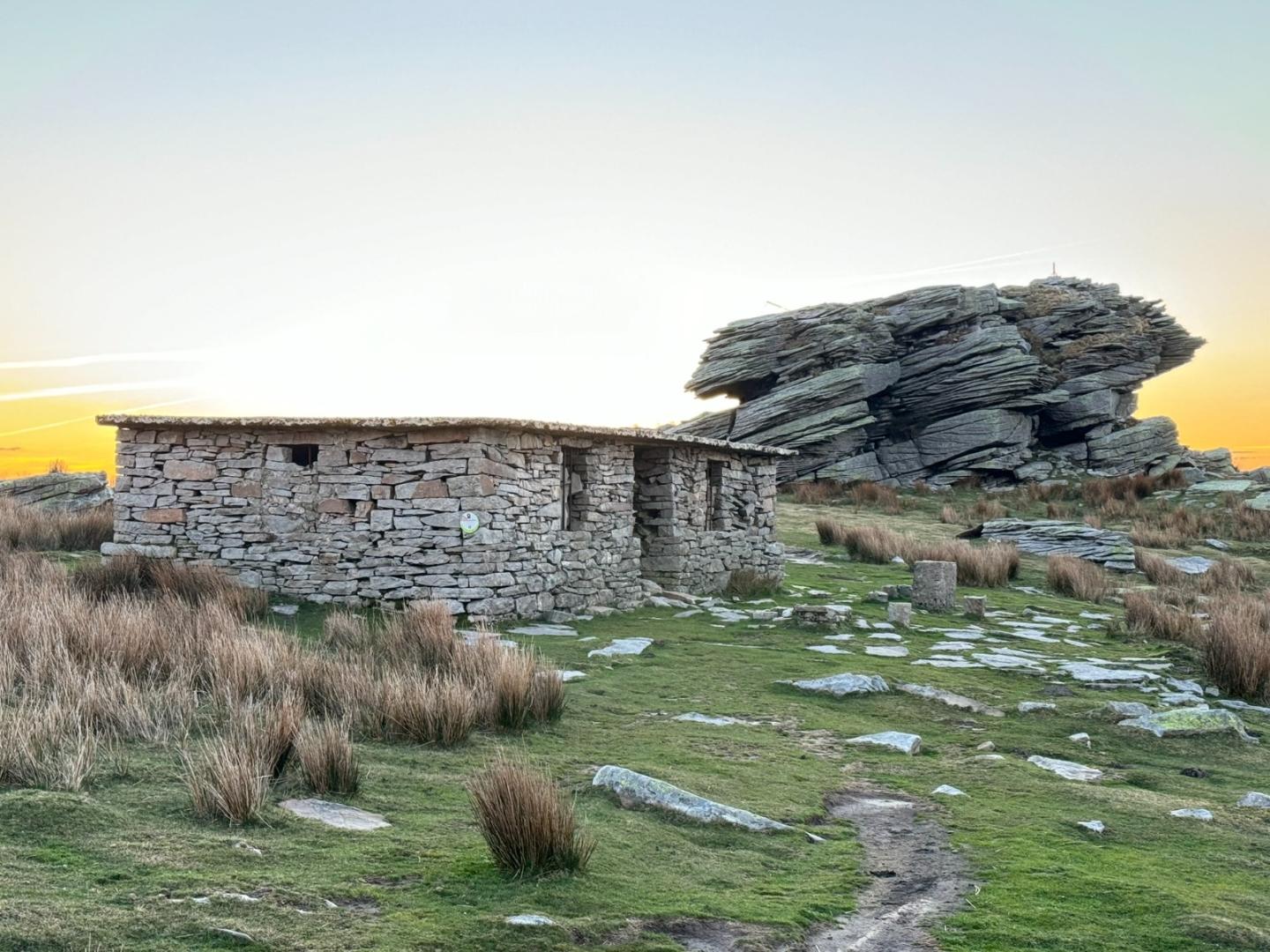 Detalle de Garine Etxola, enclavada a 200 metros de la cima del Larrún.