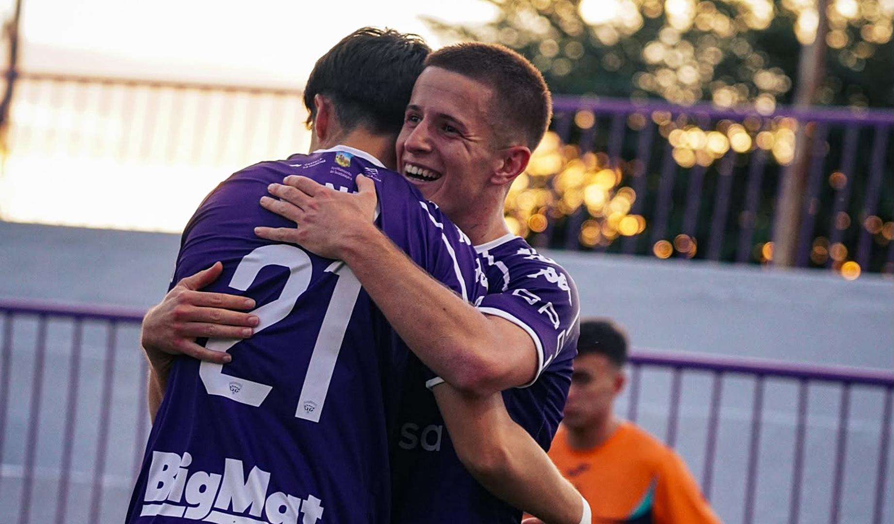 Los navarros Edu San Miguel y Curro Bonilla celebrando el gol de este último en el partido entre el Guadalajara y el Getafe B del pasado fin de semana.