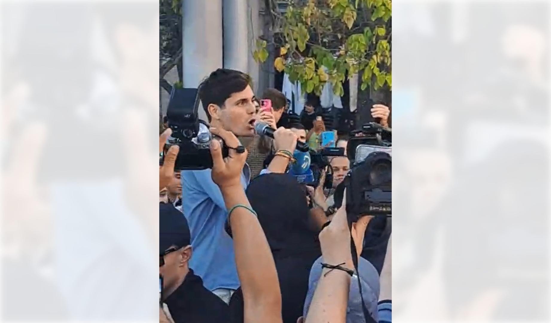 Disturbios y concentración de cientos de personas en Pamplona con motivo de la visita del agitador