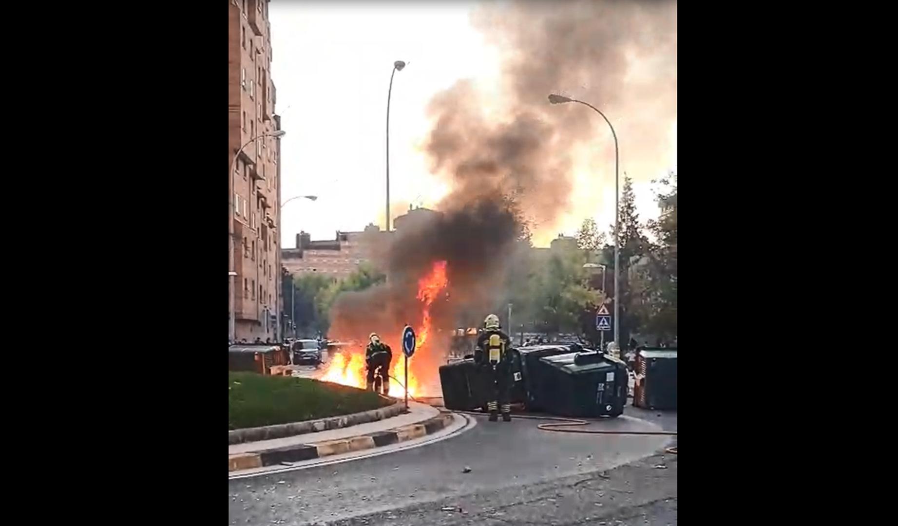 Radicales de extrema izquierda han destrozado mobiliario urbano este jueves en Pamplona