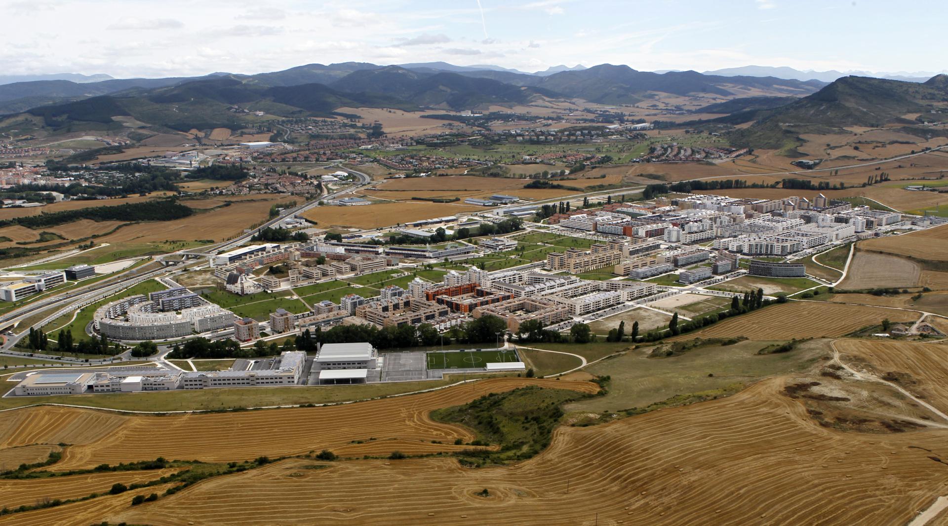 Todos los propietarios de VPO y VPT están obligados a comunicar al Gobierno de Navarra cualquier operación de venta de sus viviendas sin descalificar*L: SARRIGUREN*T: PAMPLONA DESDE EL AIRE IVAN BENITEZ