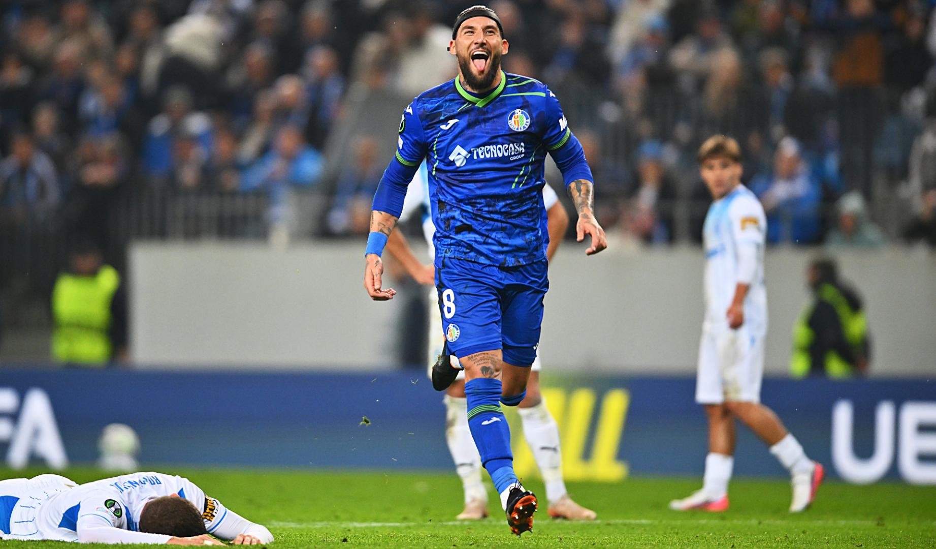Nemanja Gudelj celera el tanto del empate