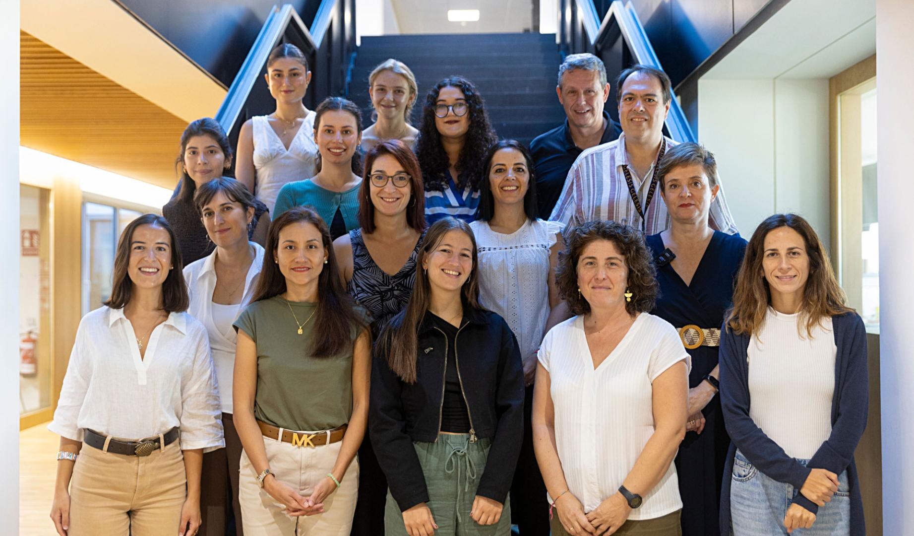 Investigadores del proyecto junto a profesores en la sesión informativa.