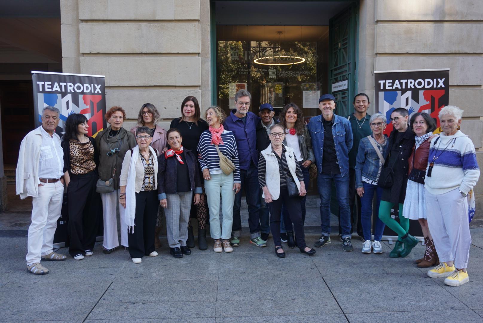 Presentación de 'Gran Casting' en la puerta del Teatro Gayarre