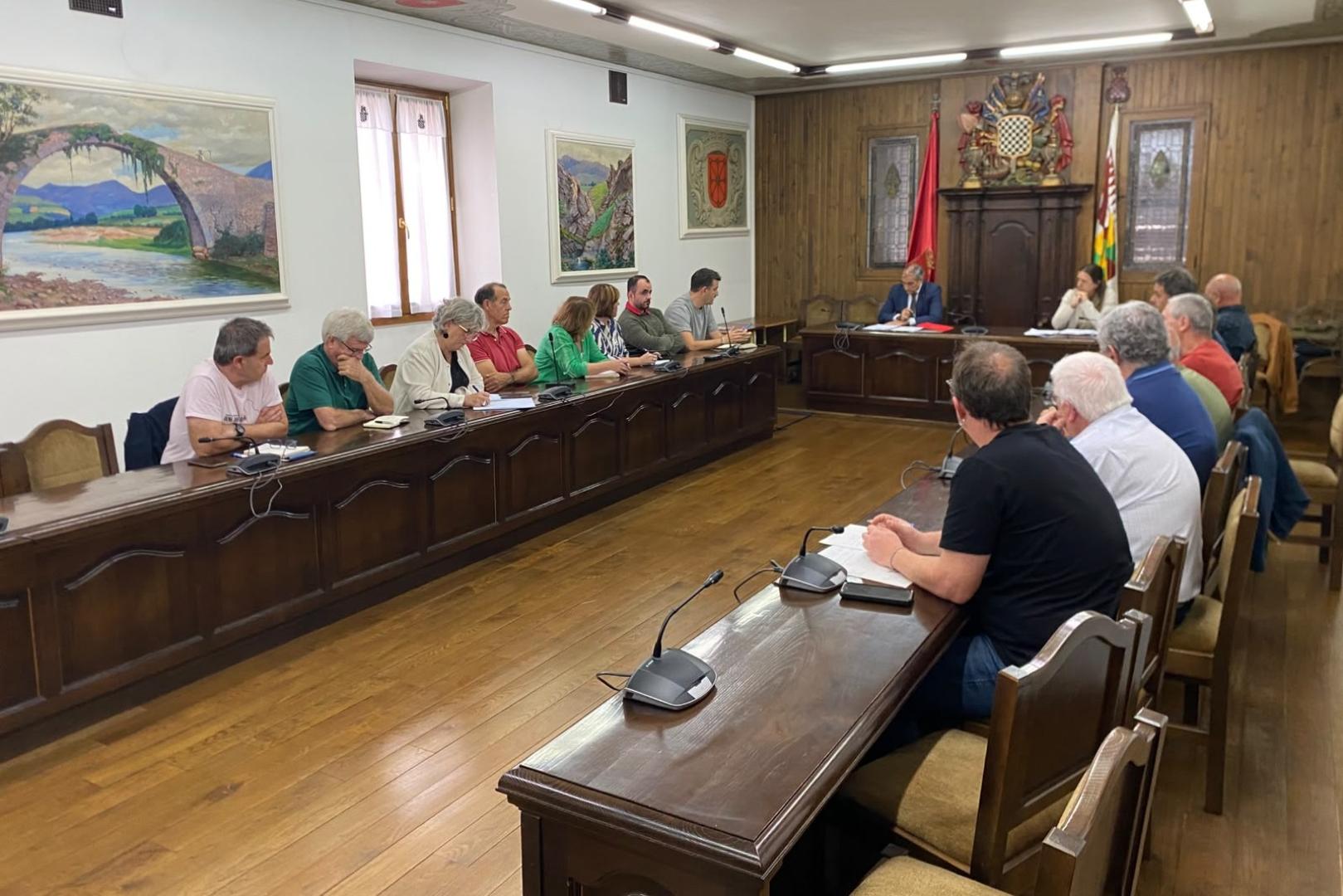 Imagen del encuentro de este viernes del consejero Óscar Chivite con ediles de Baztan-Bidasoa y Ultzama.