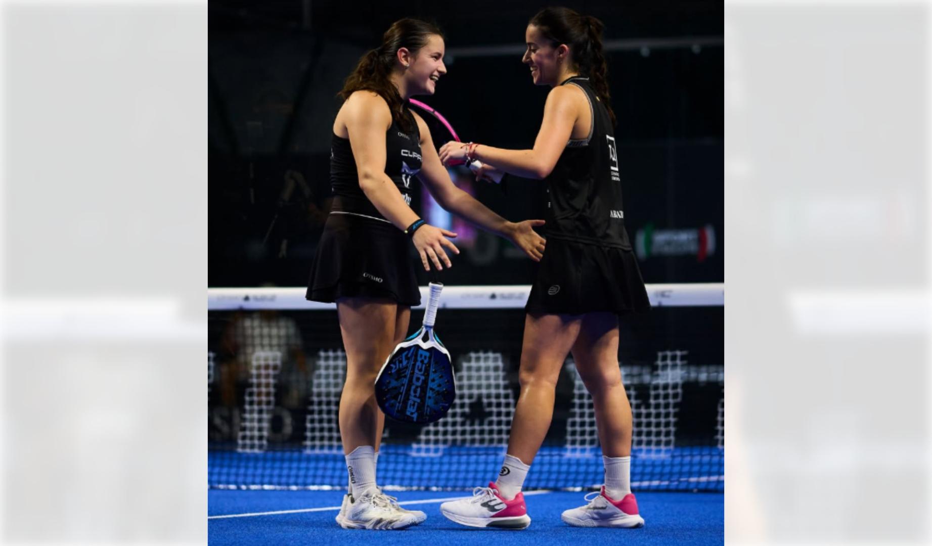 Martina Calvo y Claudia Fernández celebran la victoria y el pase a la semifinal del Oysho Milano Premier Padel P1