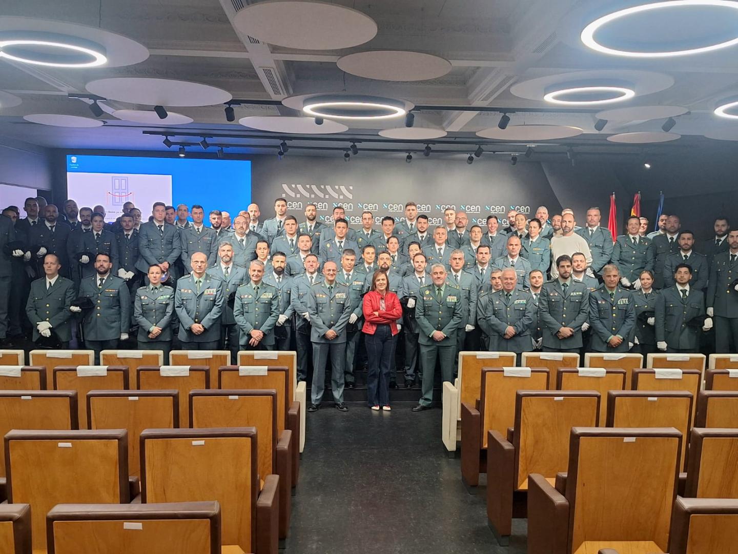 Foto de familia de los nuevos agentes incorporados