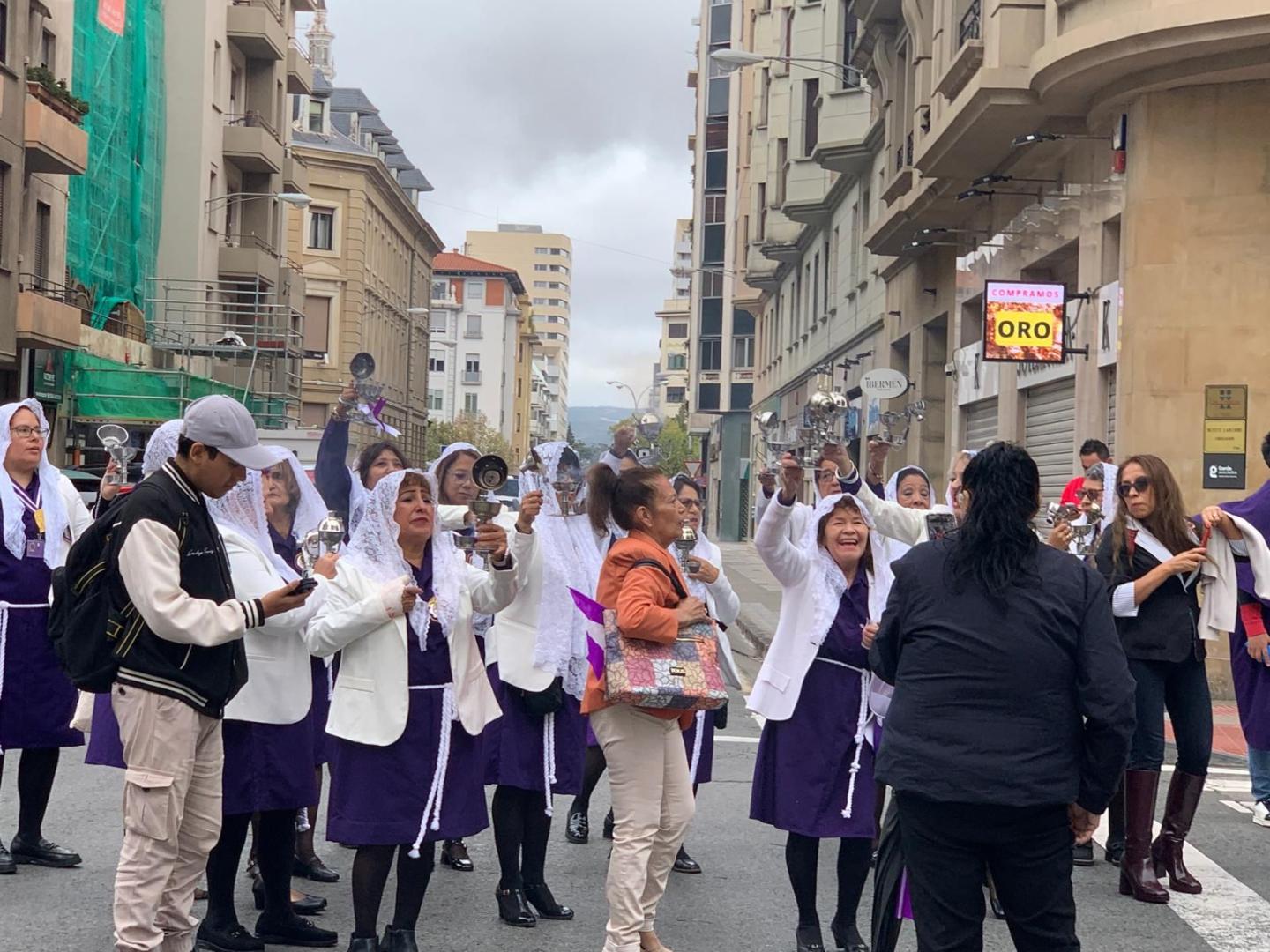 Las sahumadoras, con el incienso