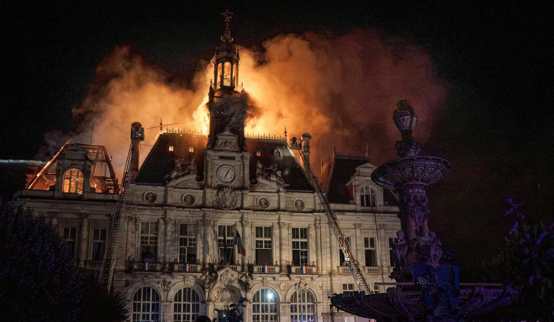 Ayuntamiento de Limoges en llamas