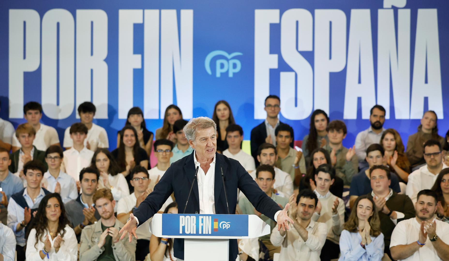El presidente del PP, Alberto Nuñez Feijóo, durante el acto de precampaña celebrado este domingo en Barcelona