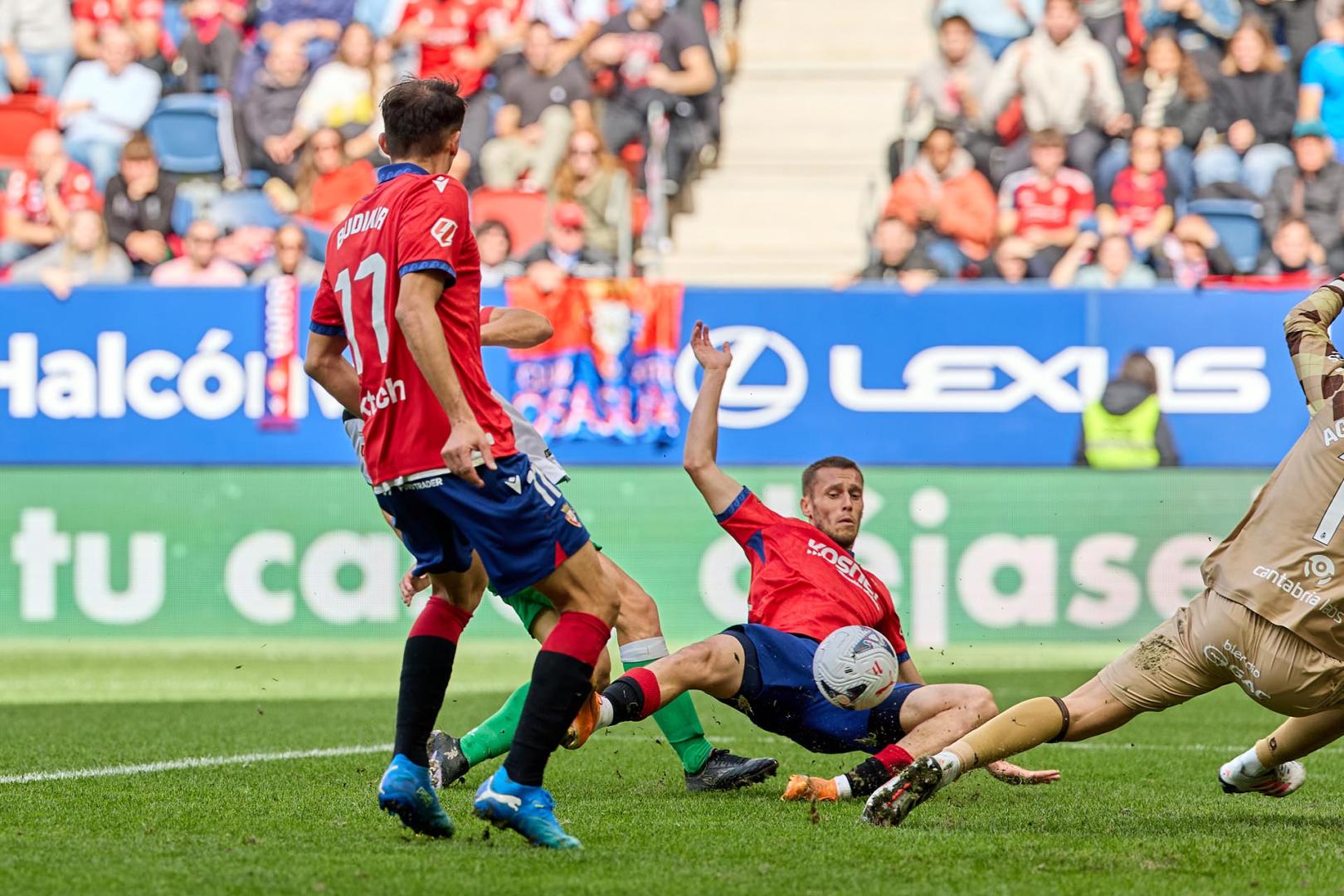 Fotos del Osasuna - Racing de la jornada 9.