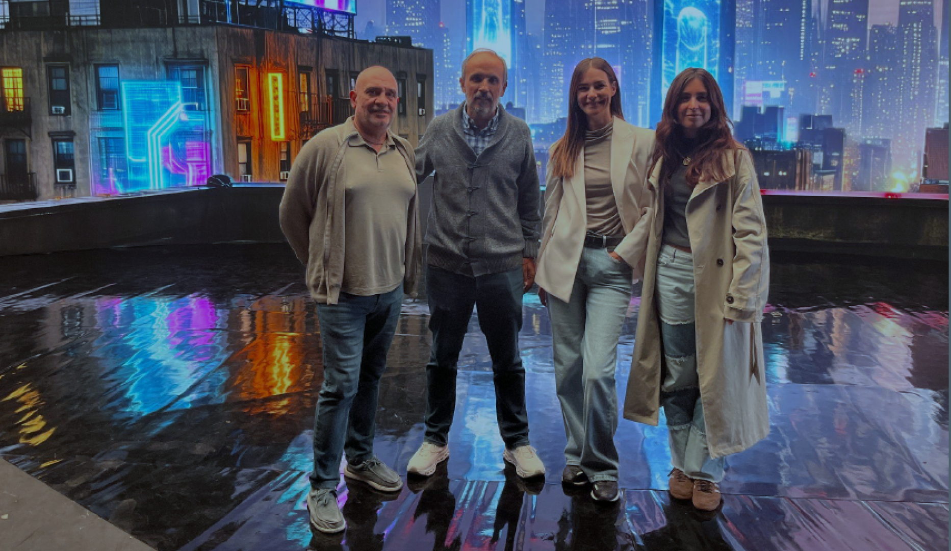 De izquierda a derecha: Arturo Cisneros, gerente de CLAVNA; Javier Aybar, de Infinia Studios; Itziar Lacunza, project manager de CLAVNA; e Irene San Martín, responsable de Comunicación de CLAVNA