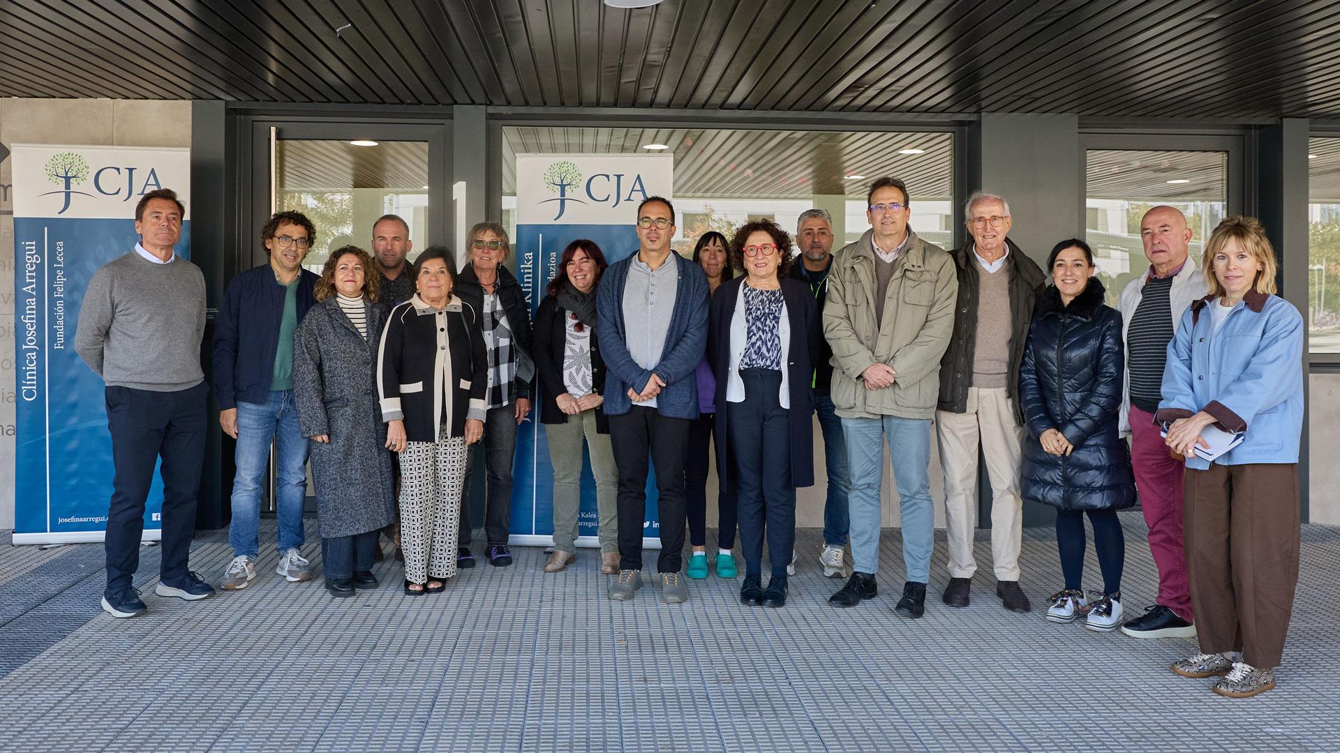 Asistentes a la inauguración del centro de atención psicogeriátrica de la Clínica Josefina Arregui en Pamplona
