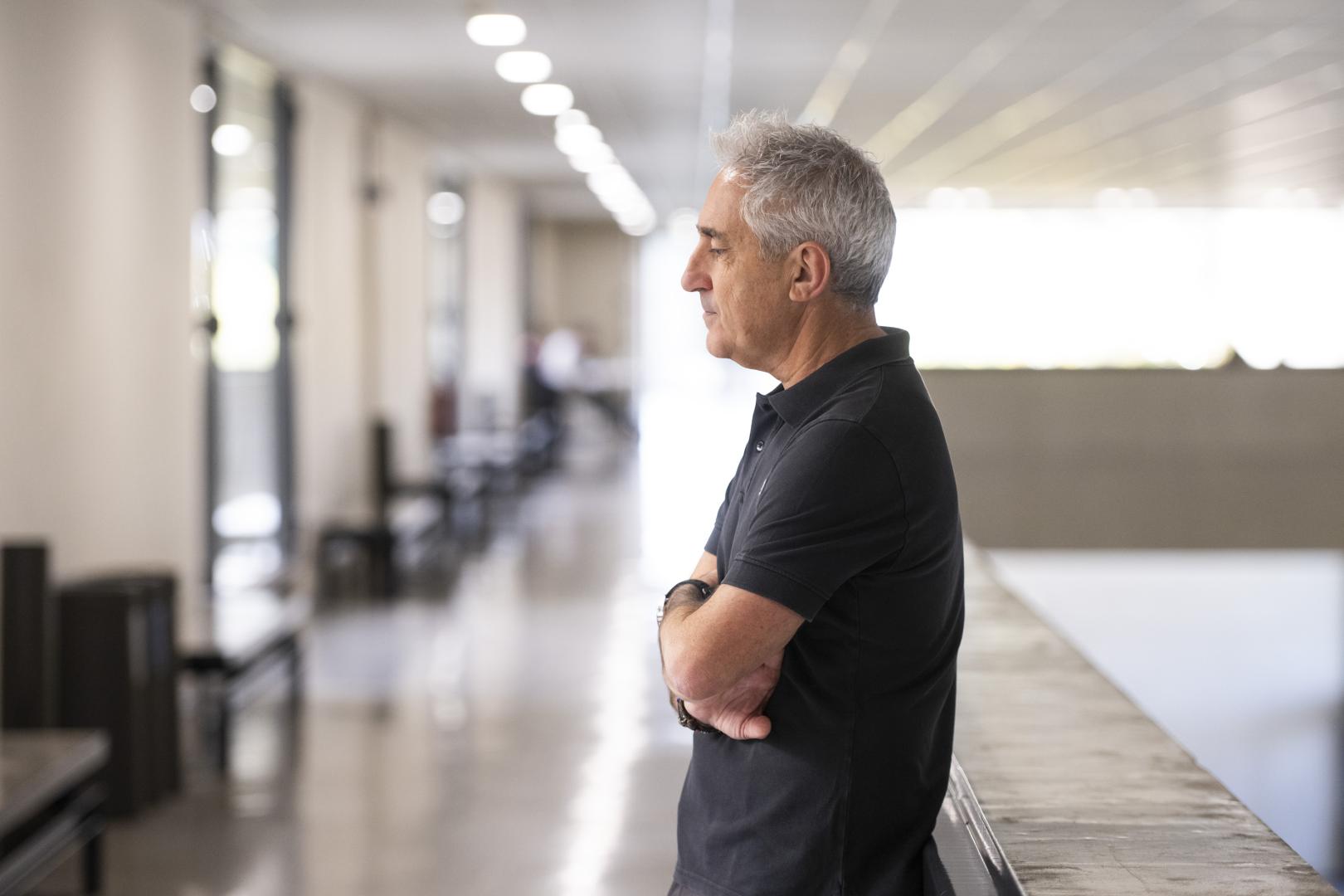 El periodista Jon Sistiaga en la Facultad de Comunicación de la UN, donde proyectó su documental sobre Miguel Ángel Blanco