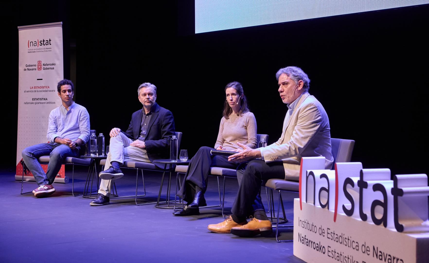 Desde la izda.: Álvaro García (editor de ‘Maldita.es’); Sergio Hernández (responsable de ‘EFE Verifica’), Irene Larraz (coordinadora de ‘Newtral Lab’) y Ramón Salaverría (coordinador ibérico de Iberifier)
