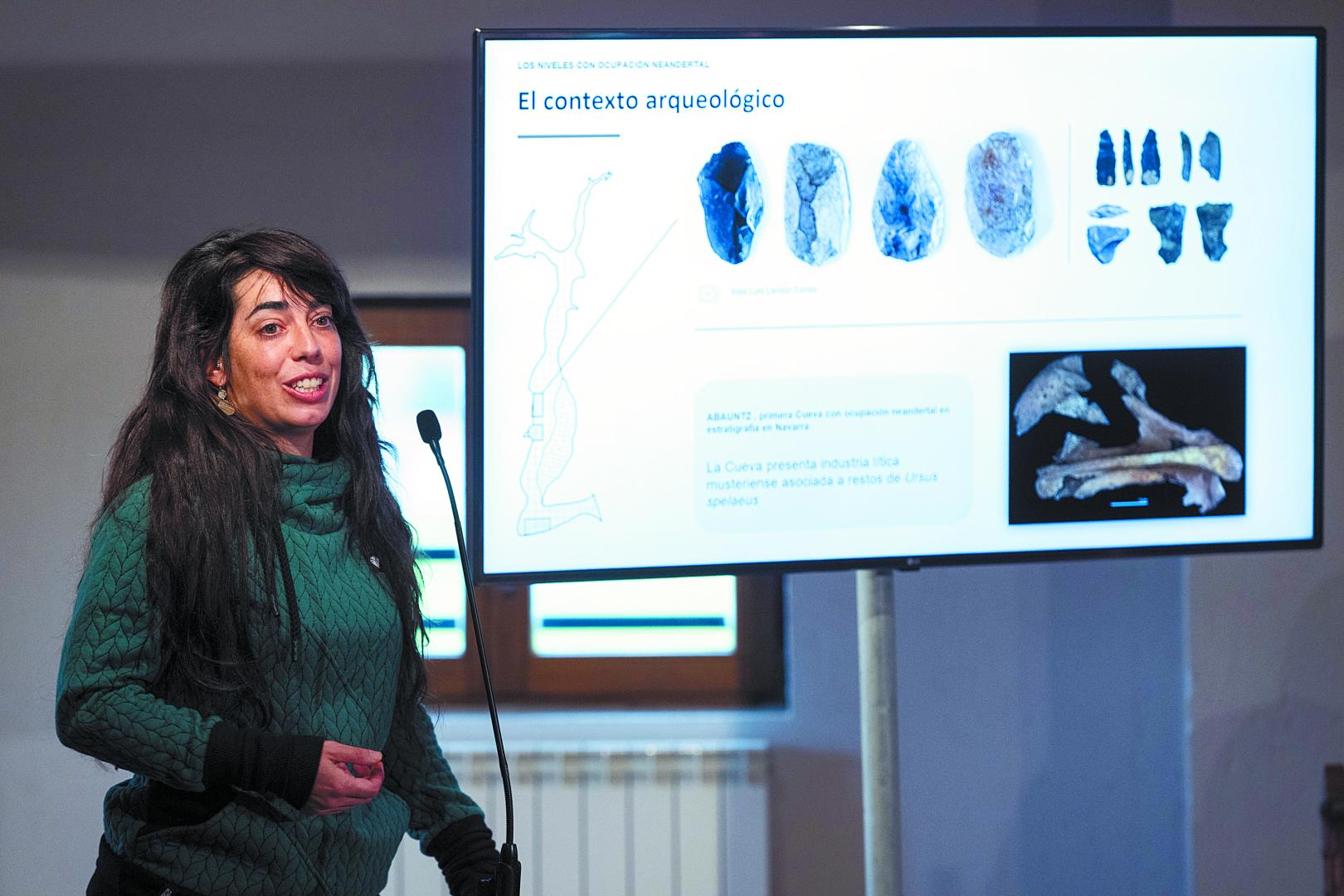 Andión Arteaga, durante la presentación de los hallazgos de la cueva de Abauntz.