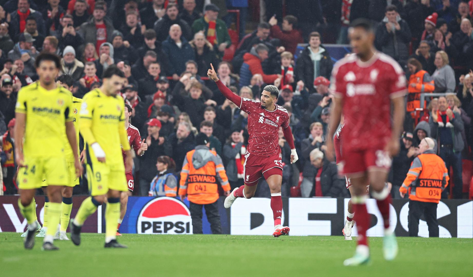 Ronald Araujo celebra el empate a dos justo antes del descanso
