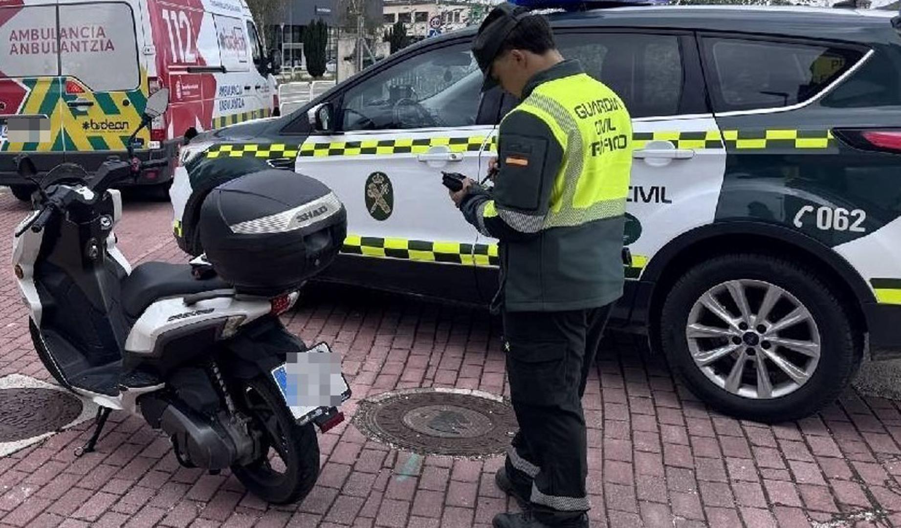 Herida una mujer de 48 años tras un accidente con una moto en Galar