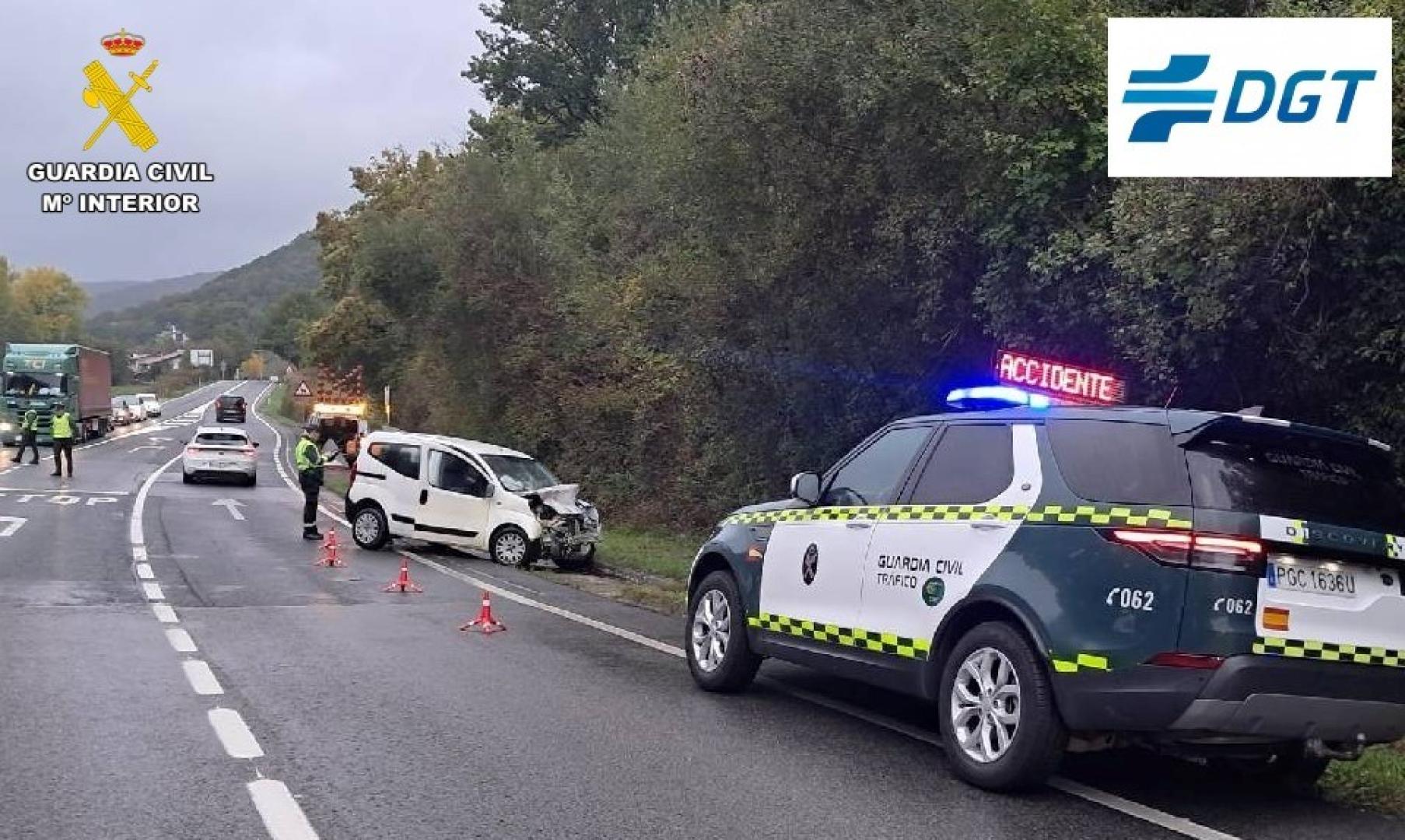 Estado del turismo tras chocar con un camión en la N-121-A