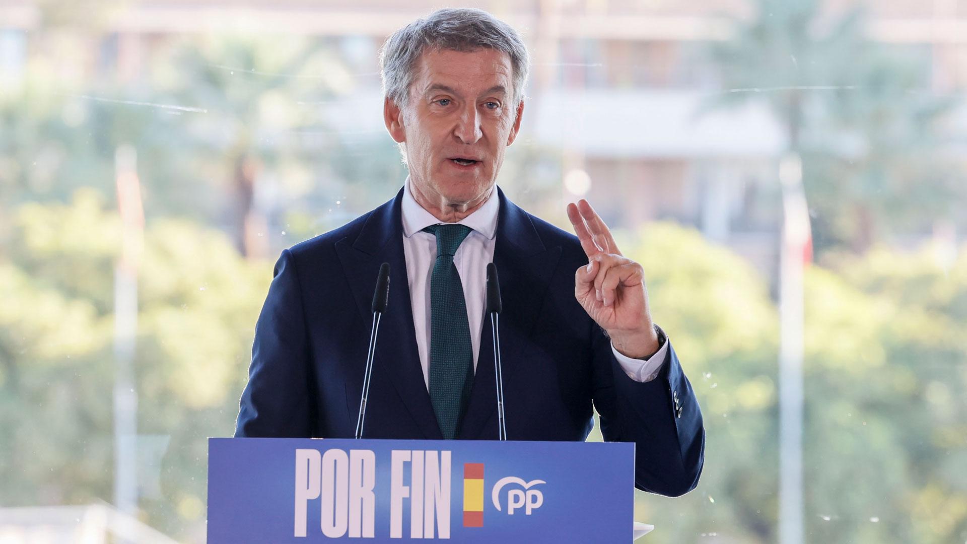 El presidente del PP, Alberto Núñez Feijóo participa en un acto electoral celebrado este miércoles en Sevilla