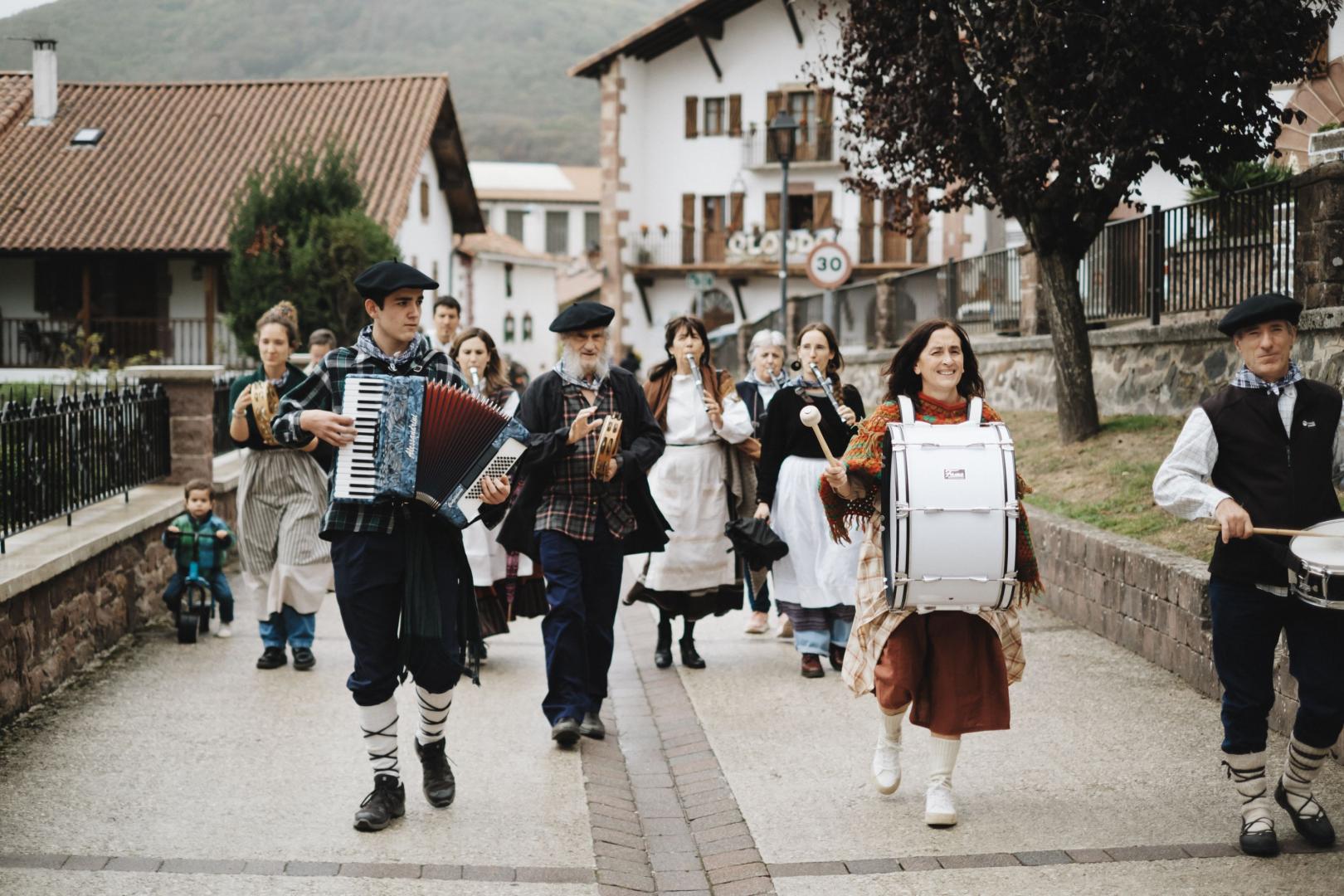 Músicos en Eugi en la I Jornada Transfronteriza Kintoan Barna
