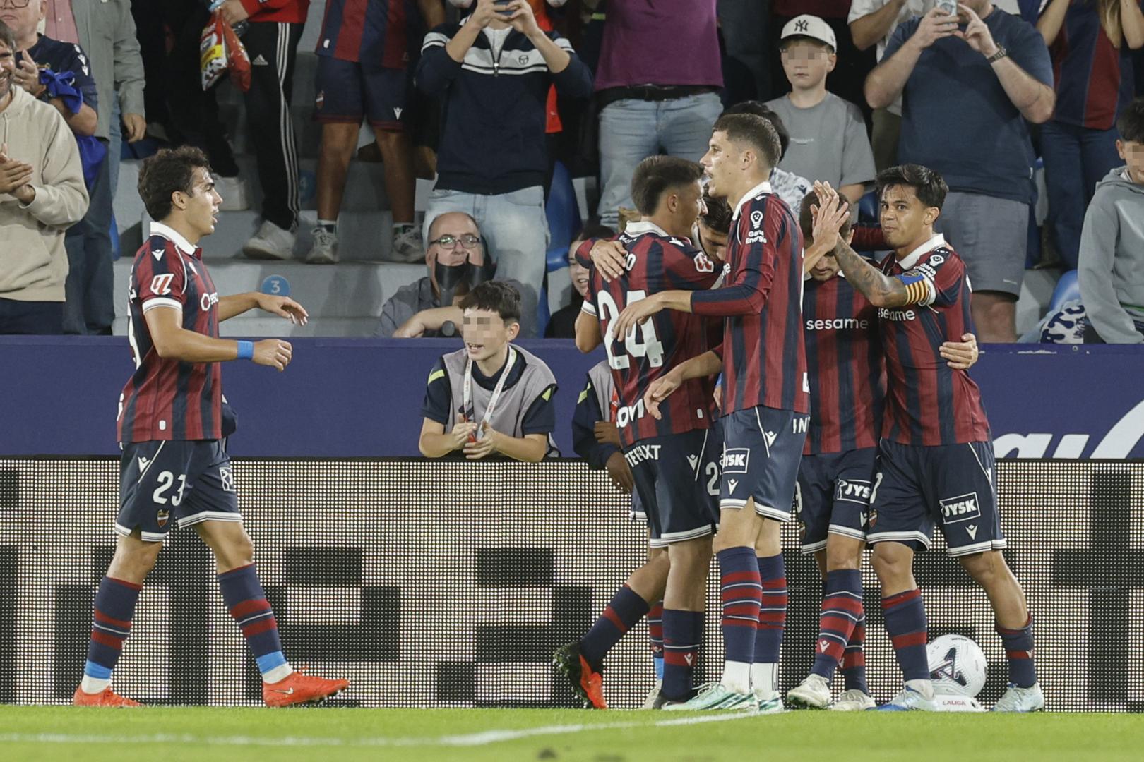 Los jugadores del Levante celebran el 1-0 ante el Athletic, obra de Brugué