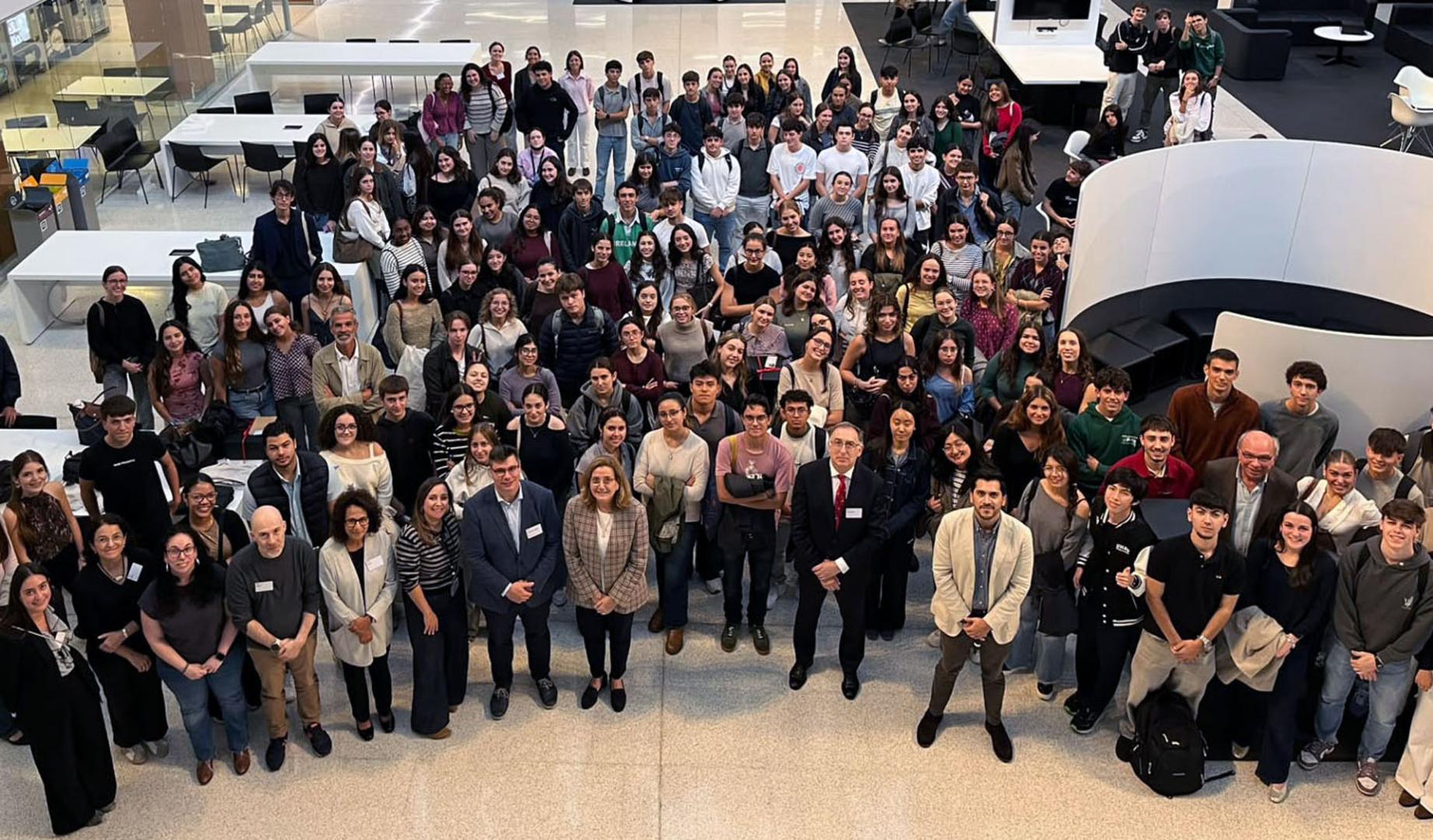 La Universidad pretende enseñar a usar la IA desde el principio de la vida universitaria
