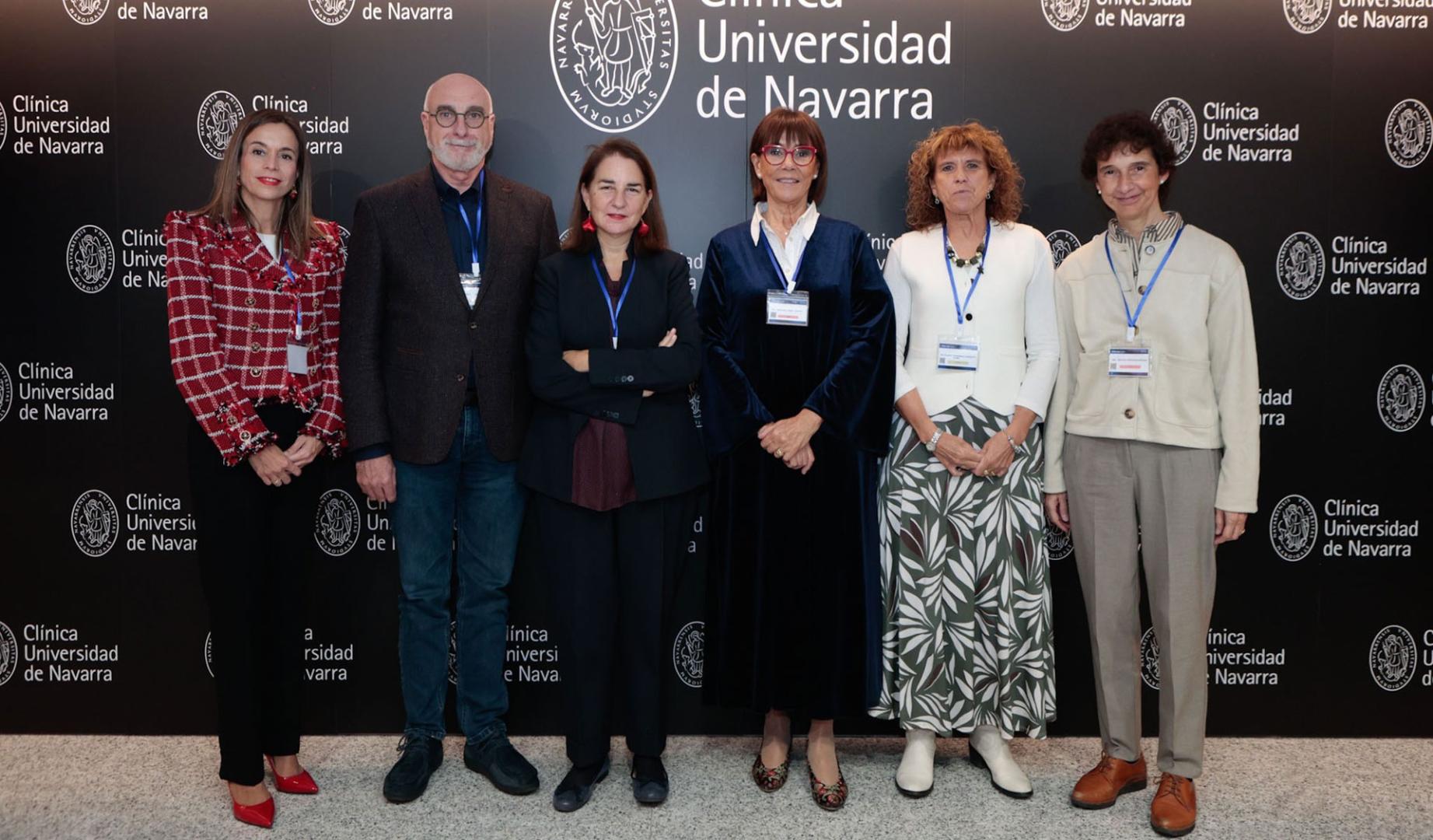 (De izq. a dcha.) Mónica Vázquez, líder del proyecto NRC y directora del Área de Desarrollo Profesional e Investigación en Enfermería; Jesús Sanz, presidente de ANDE; Carmen Rumeu, directora corporativa de Enfermería de la Clínica; Mercedes Ferro, vicepresidenta de ANDE; Blanca Fernández, secretaria de ANDE; y Cristina Oroviogoicoechea, directora del Área de Desarrollo de la Práctica e Innovación en Enfermería.