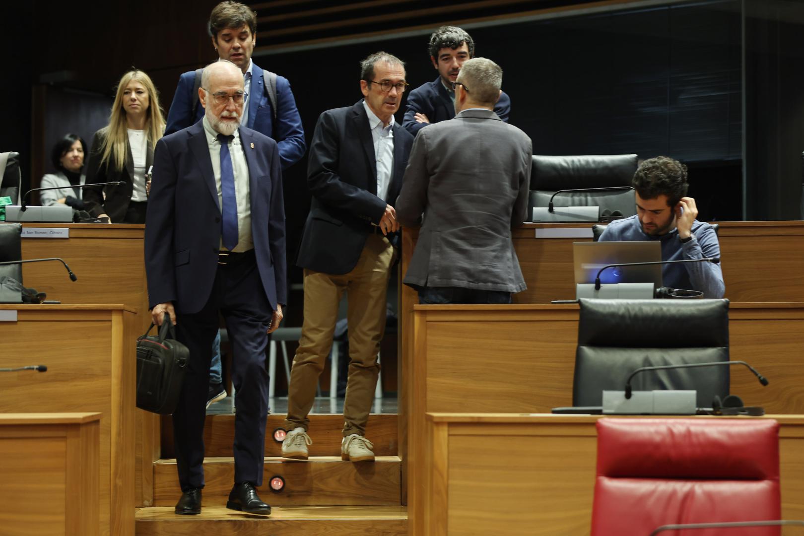 *A: JOSE CARLOS CORDOVILLA *F: 22-10-2026 *P: FERNANDO DOMINGUEZ *L: PAMPLONA *T: PLENO PARLAMENTO DE NAVARRA
