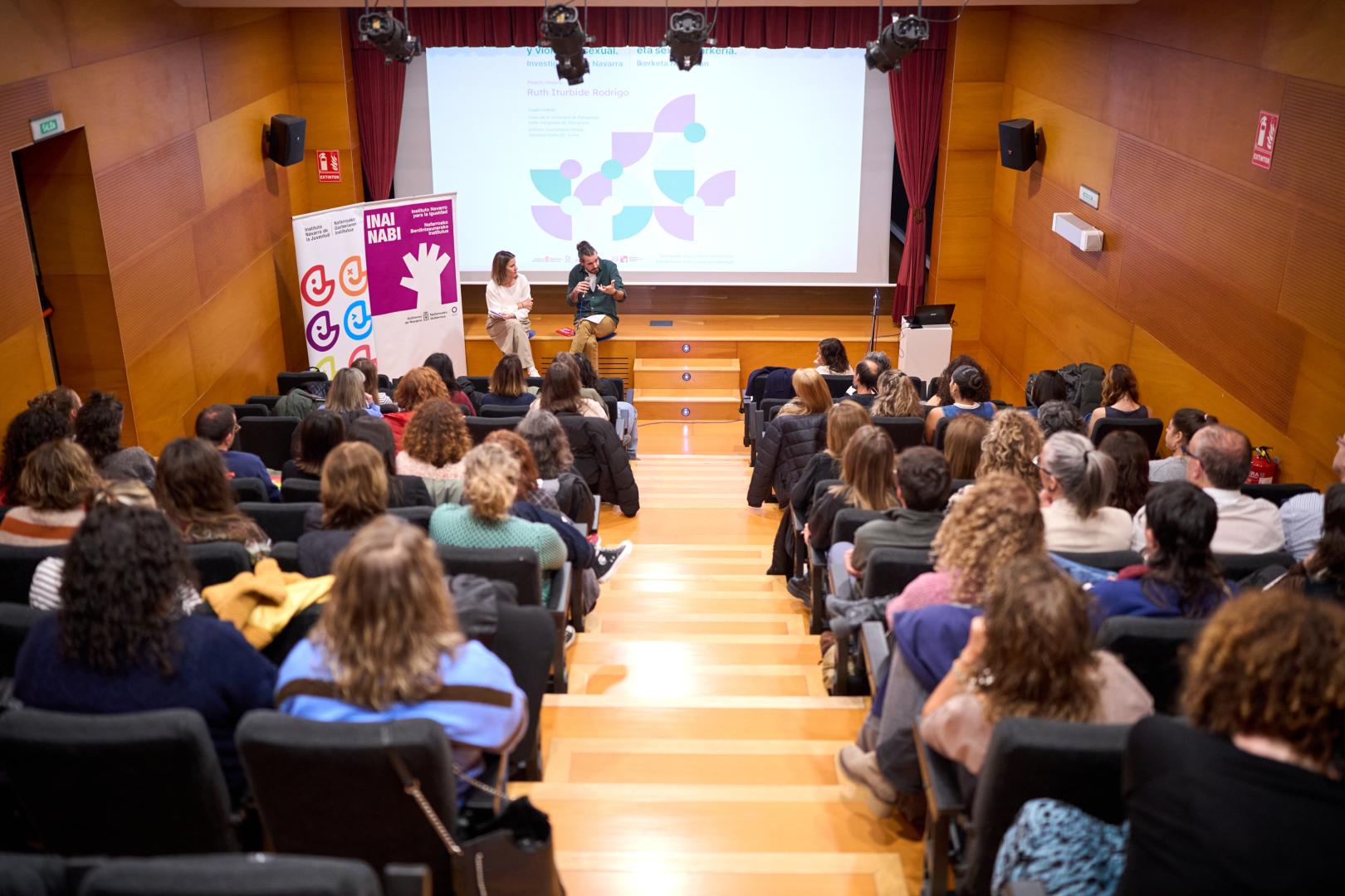 Presentación en la Casa de la Juventud de Pamplona del estudio “Hombres jóvenes y violencia sexual. Investigación en Navarra”.