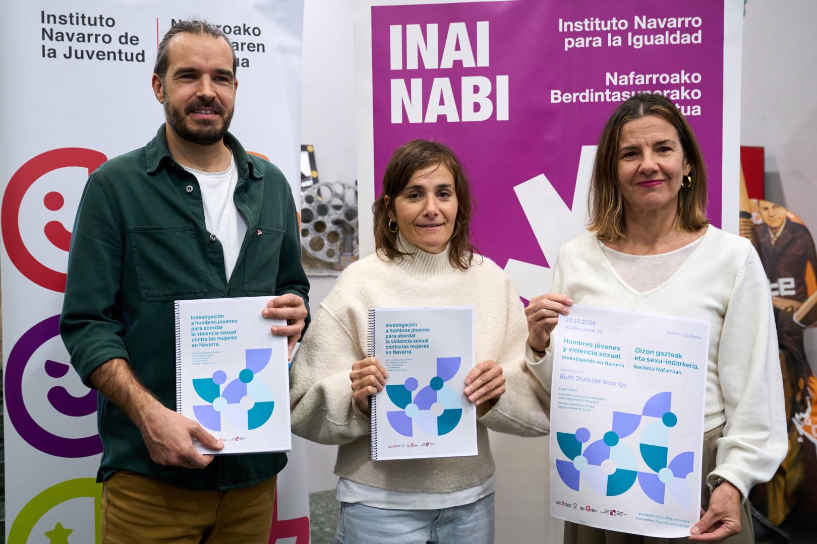 Presentación en la Casa de la Juventud de Pamplona del estudio “Hombres jóvenes y violencia sexual. Investigación en Navarra”.De izda a dcha, Txema Burgaleta, director gerente del instituto Navarro de la Juventud, Ruth Iturbide, coordinadora del estudio y profesora de la UPNA y Patricia Abad, directora gerente del instituto Navarro de la Igualdad