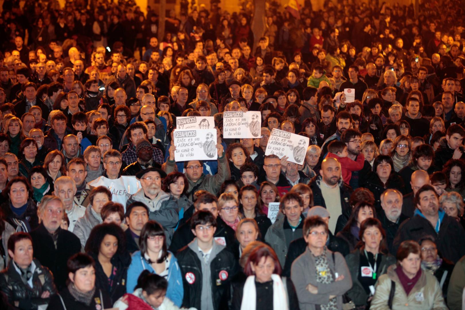 Concentración en Pamplona contra los desahucios durante la crisis inmobiliaria entre 2008 y 2015.