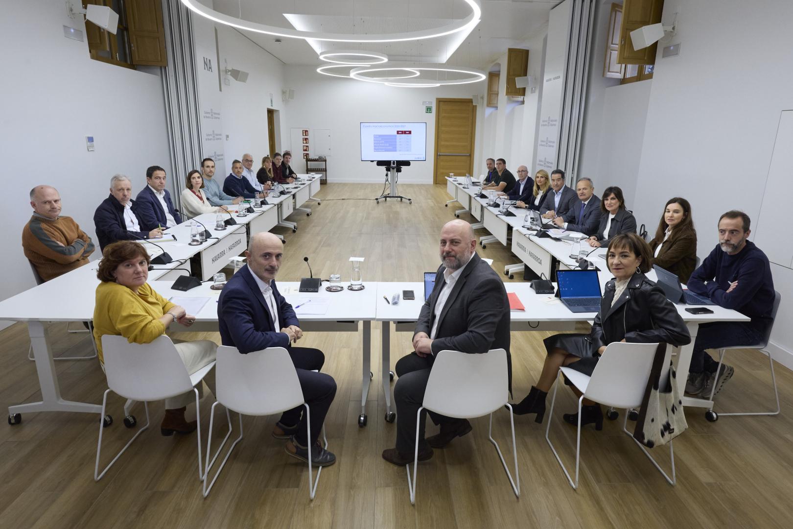Asistentes a la reunión del Consejo Económico y Social de Navarra