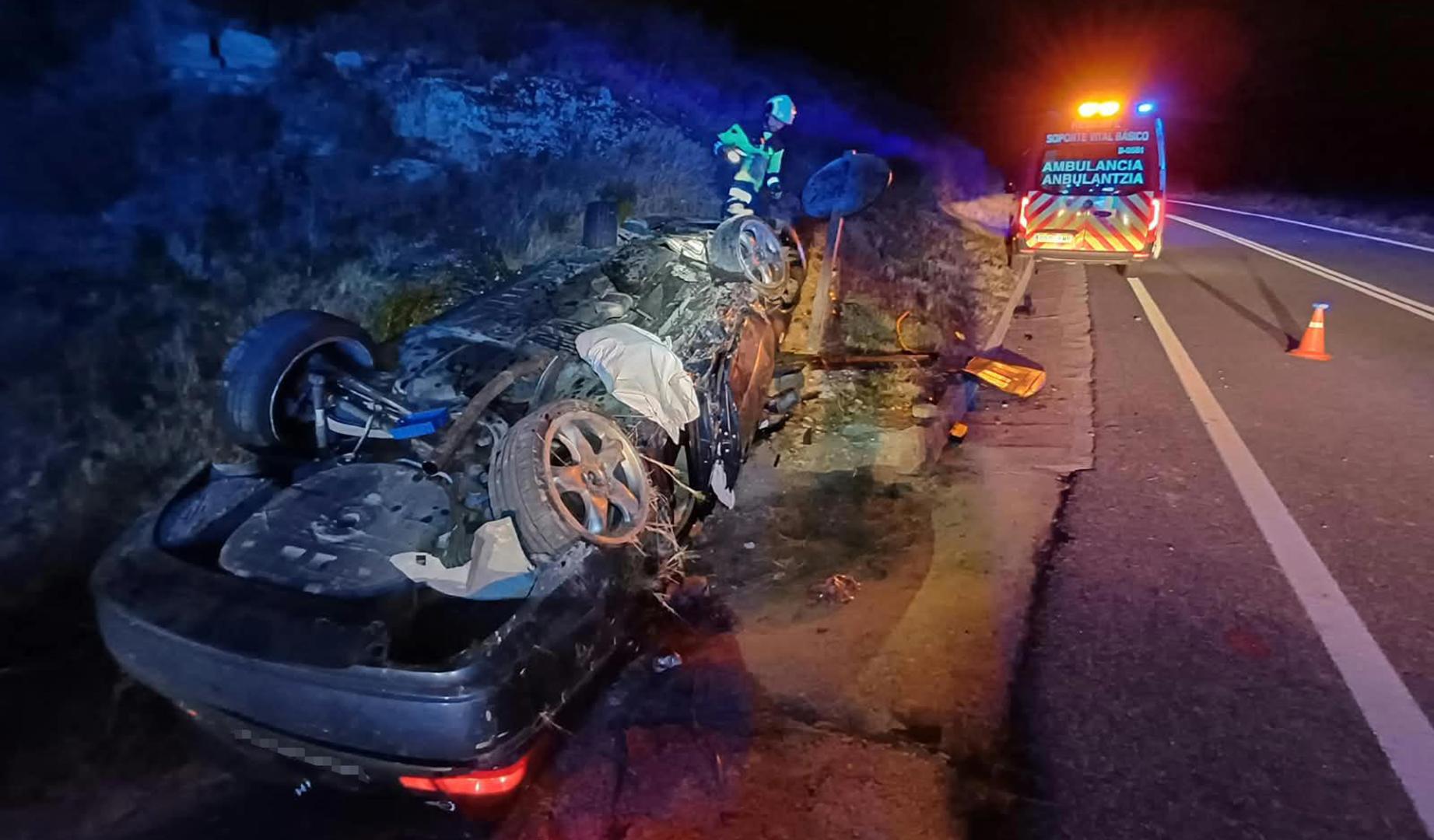 Herido grave un hombre de 21 años tras una salida de vía en Ujué