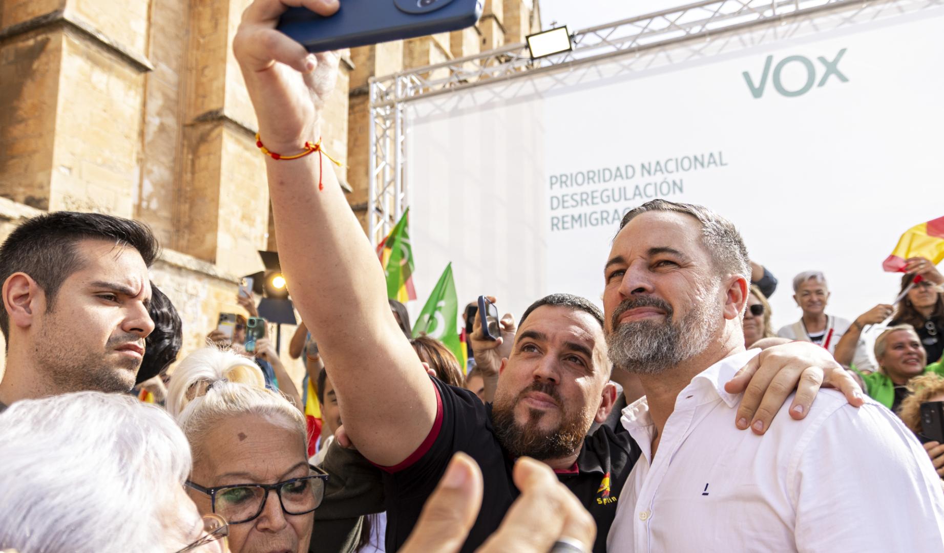 El candidato de Vox a la presidencia del Gobierno, Santiago Abascal, participa en un acto de precampaña en Palma