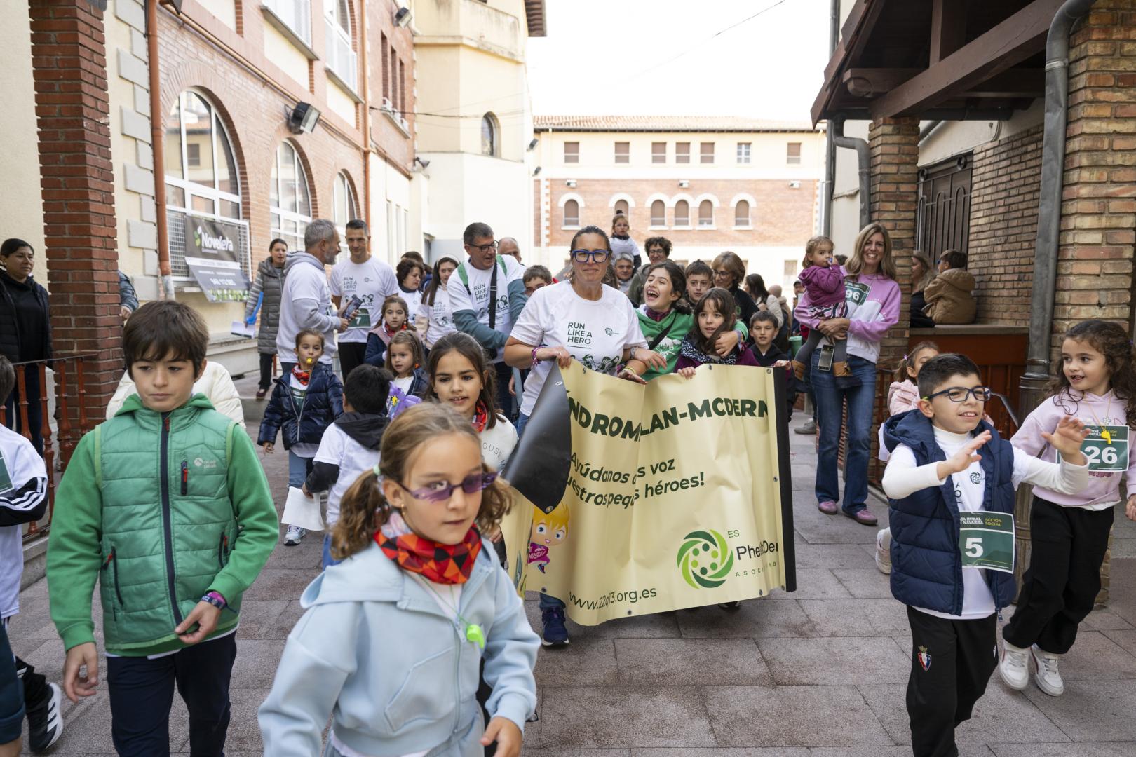 Marcha para recaudar fondos para investigas el síndrome de Phelan-MacDermind en el Colegio Vedruna de Pamplona