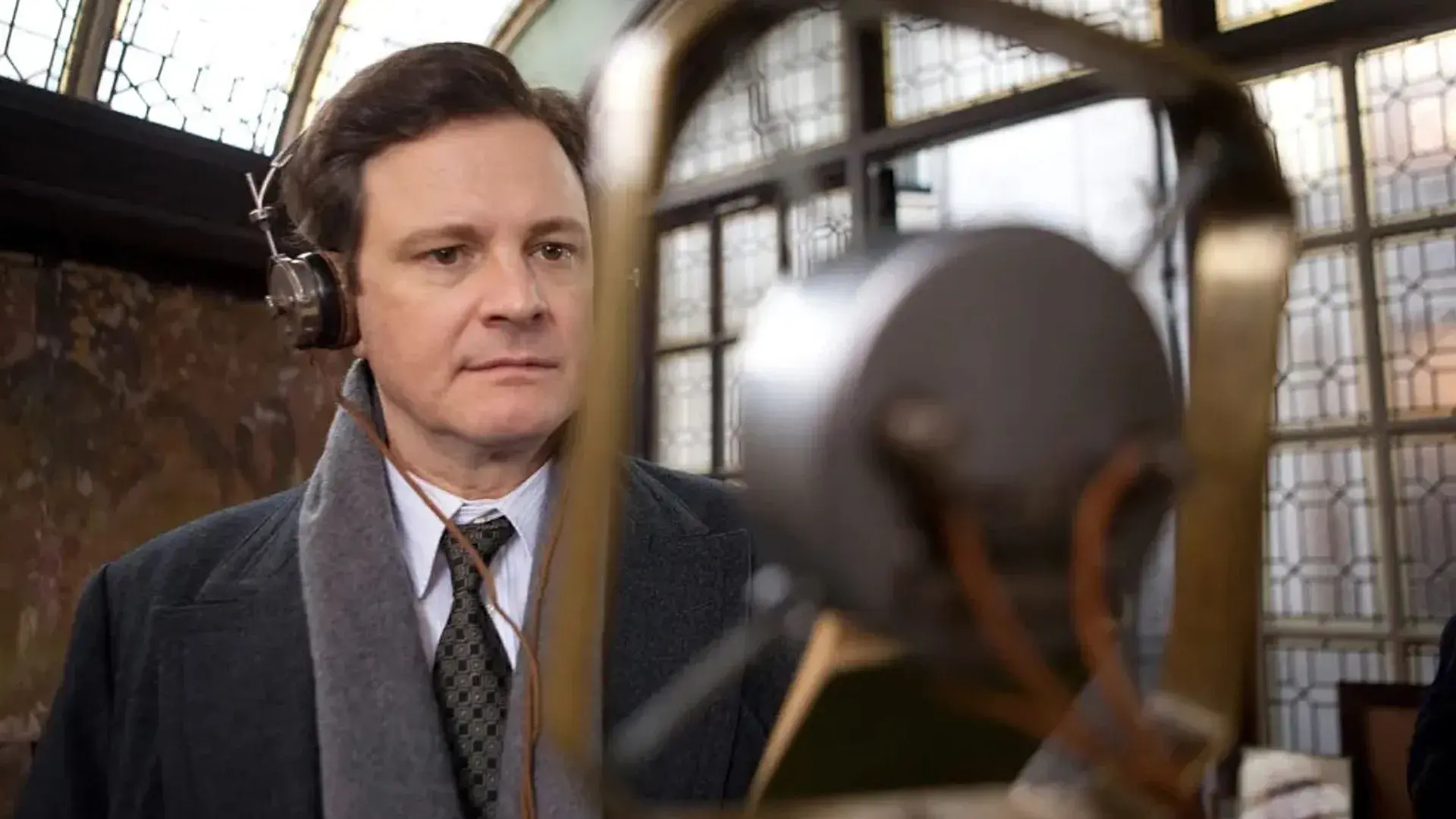 Escena de la película 'El discurso del rey', en la que se cuenta la historia del monarca británico Jorge VI, de su tartamudez y dificultades para pronunciar un discurso por la radio.