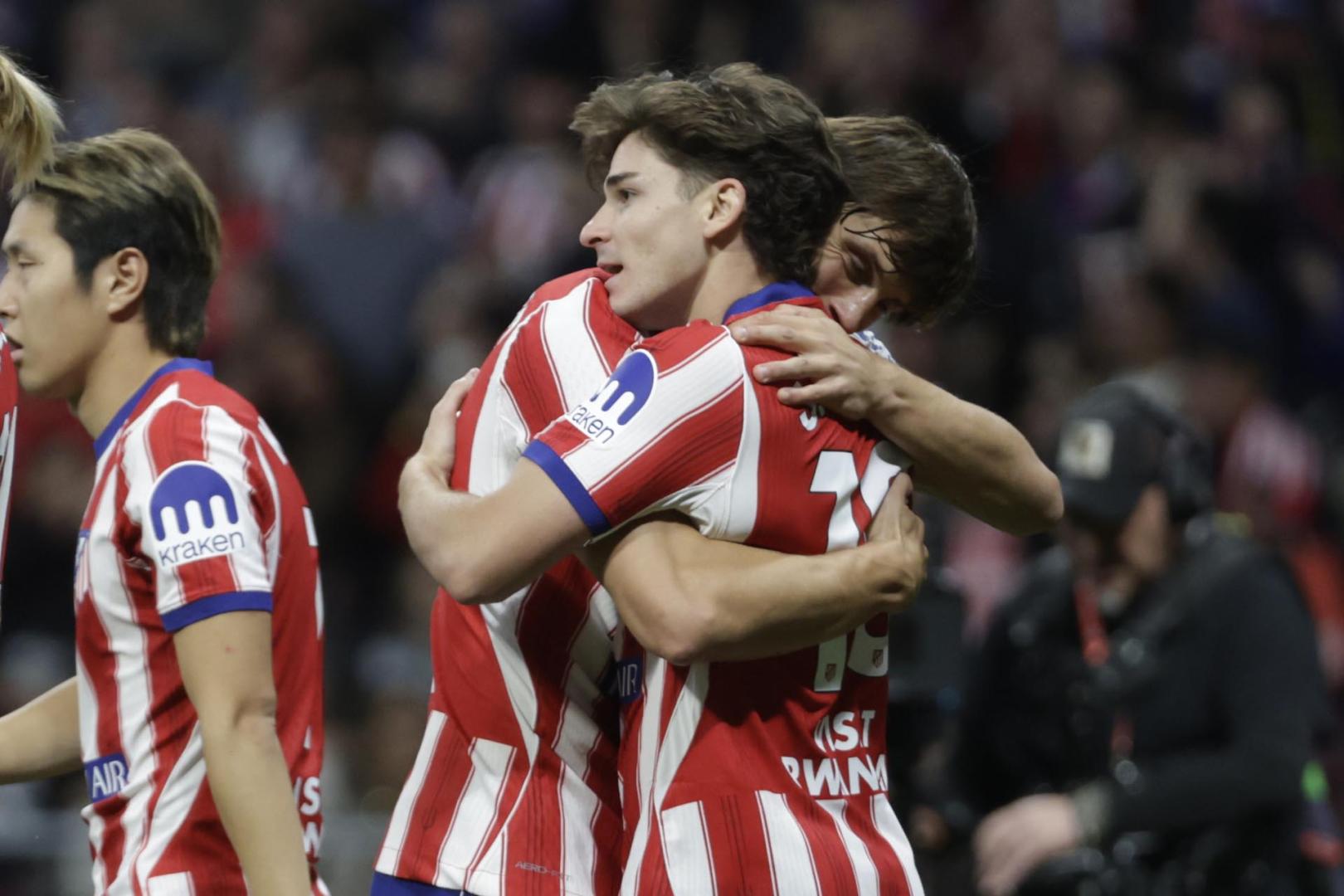 El delantero argentino del Atlético de Madrid, Julián Álvarez, celebra el gol anotado ante el Deportivo