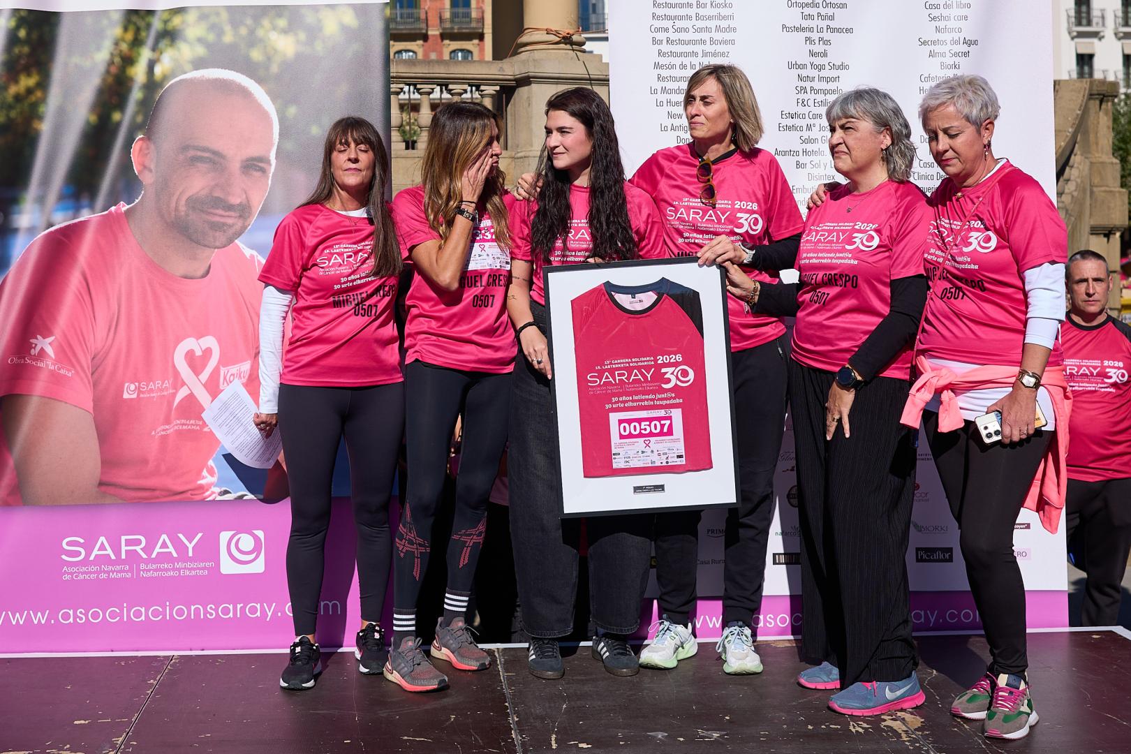 De izda a dcha: Nuria Crespo, Miren Uriarte Crespo, Patricia Prieto Obanos, María Crespo Obanos y Yaky Hernández.