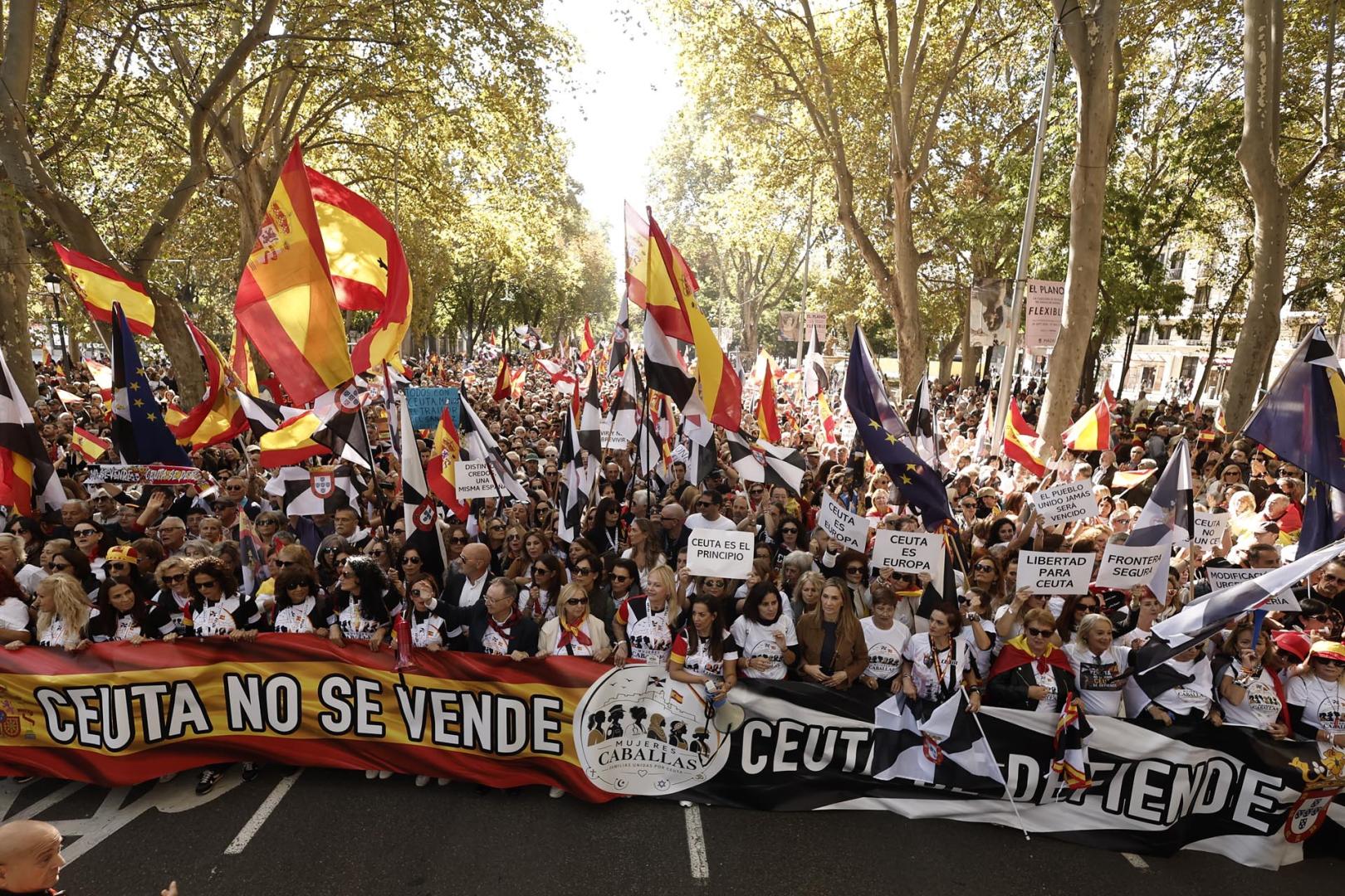Miles de personas participan en Madrid en apoyo a las mujeres de Ceuta