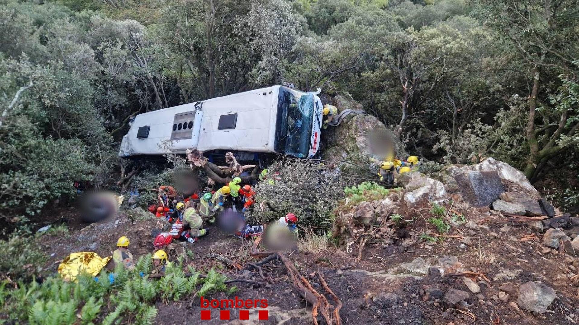Imagen tomada por Bomberos de Cataluña del accidente que se ha producido este domingo en el término municipal de Fogars de Montclús, en la carretera BV-5114