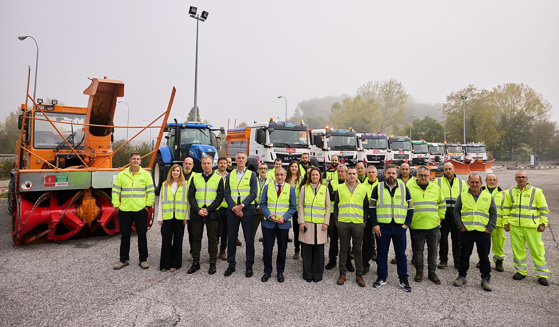 Las autoridades durante la presentación del Plan de Vialidad Invernal 2026-2027