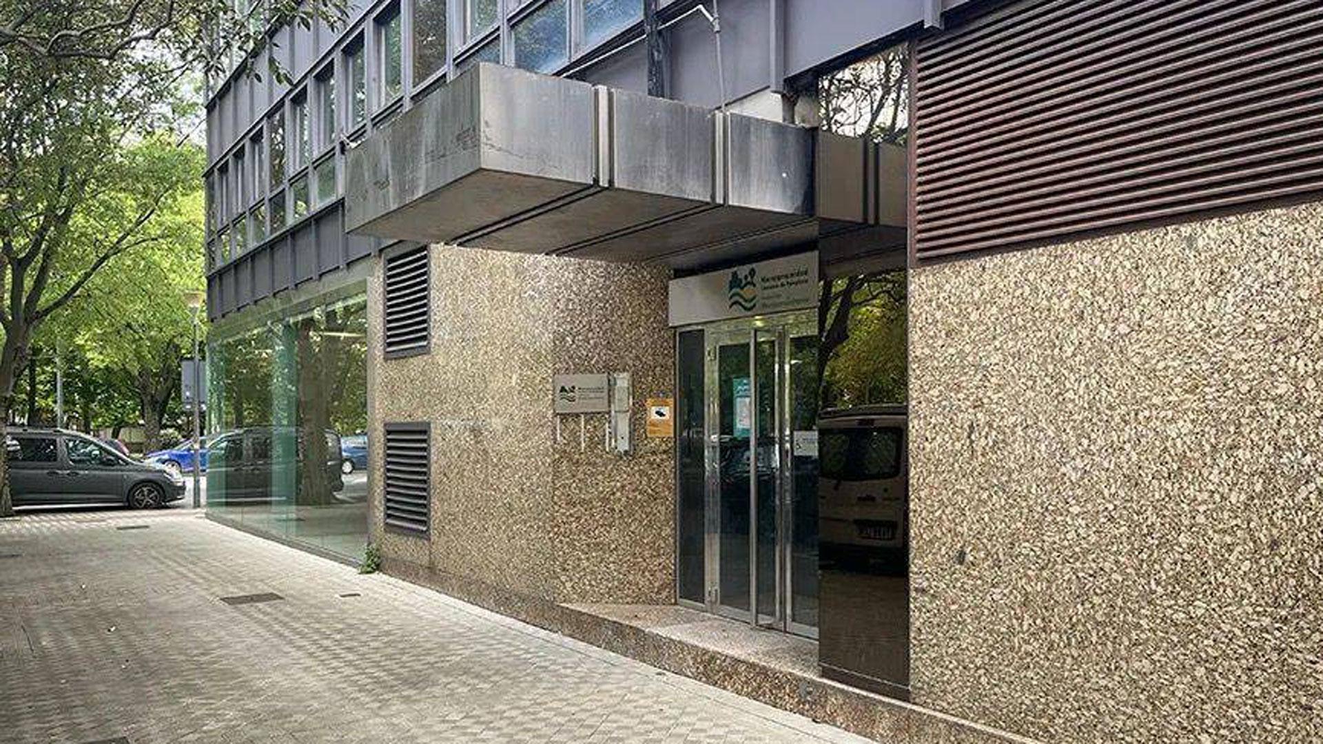 Exterior de las antiguas dependencias de la Mancomunidad en Julián Arteaga (Pamplona)