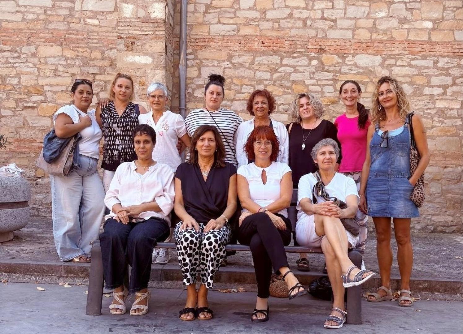 Las encargadas de impartir el servicio y representantes de la mancomunidad que lo impulsa.